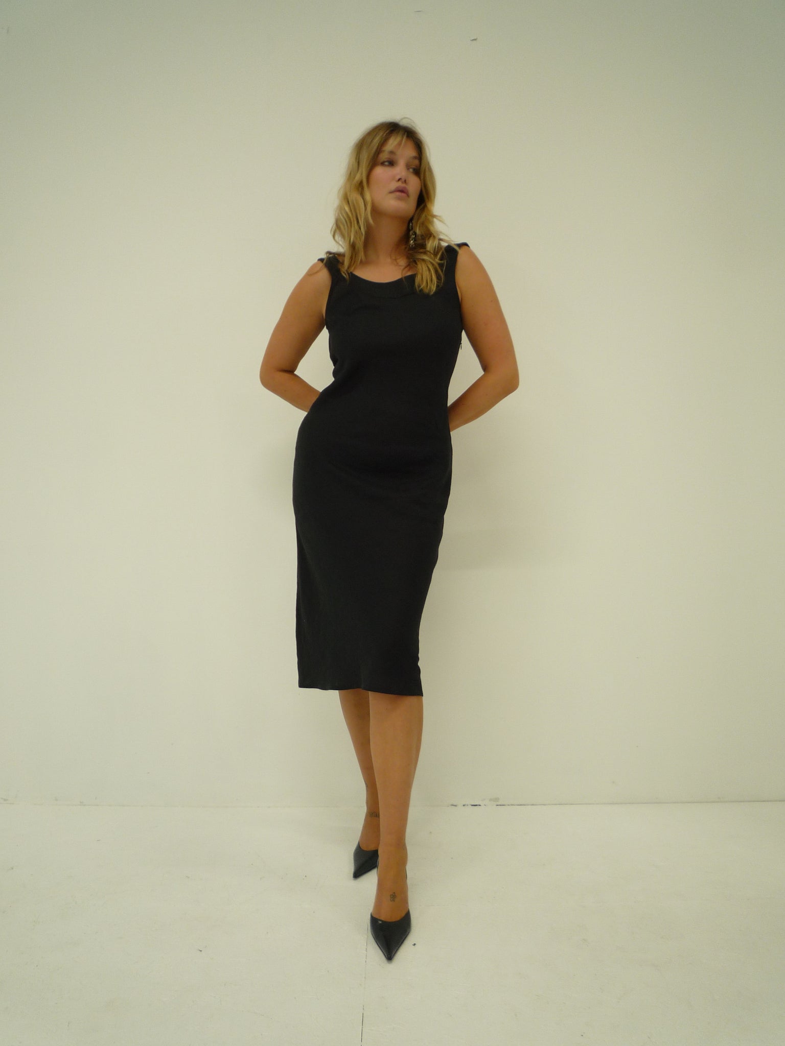 0008 Linen Backless Chain Dress