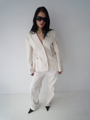 Suit in Off-White